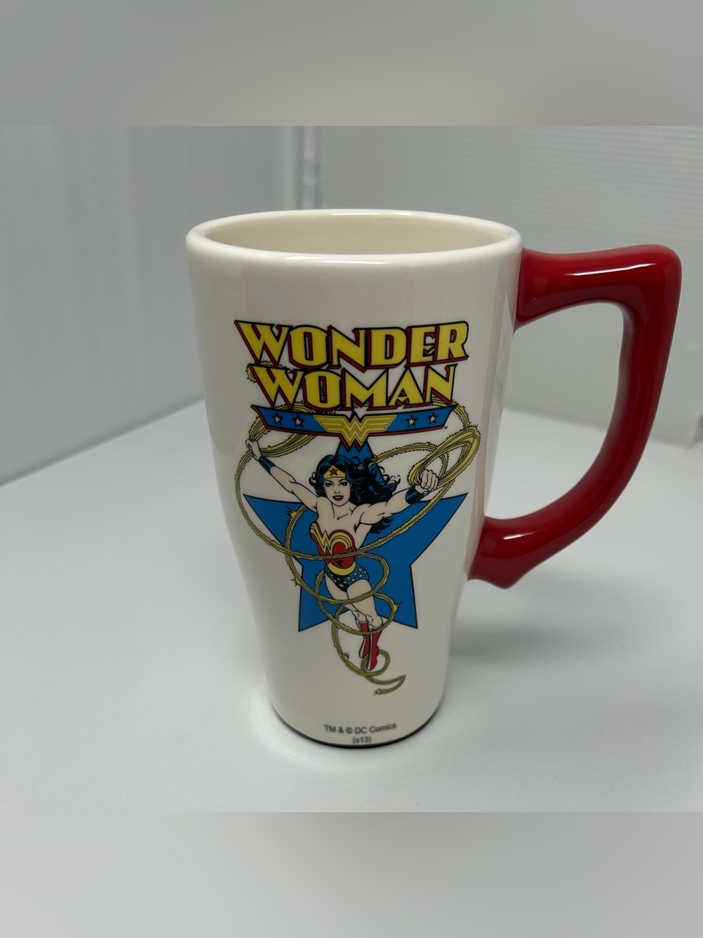 DC Comics Wonder Woman Classic Comic Art 18oz Tall Ceramic Travel Coffee Mug Cup